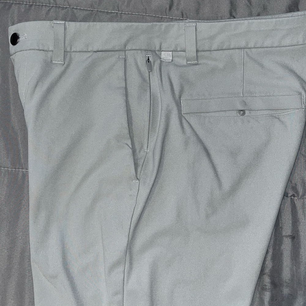 Men’s Lululemon Commission Slim Fit Pants